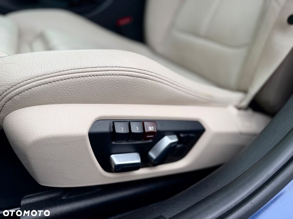BMW Seria 3 330i - 33