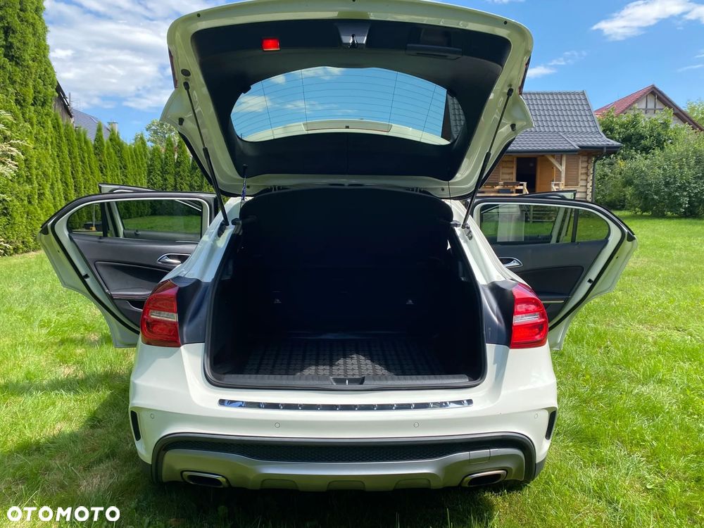 Mercedes-Benz GLA - 8