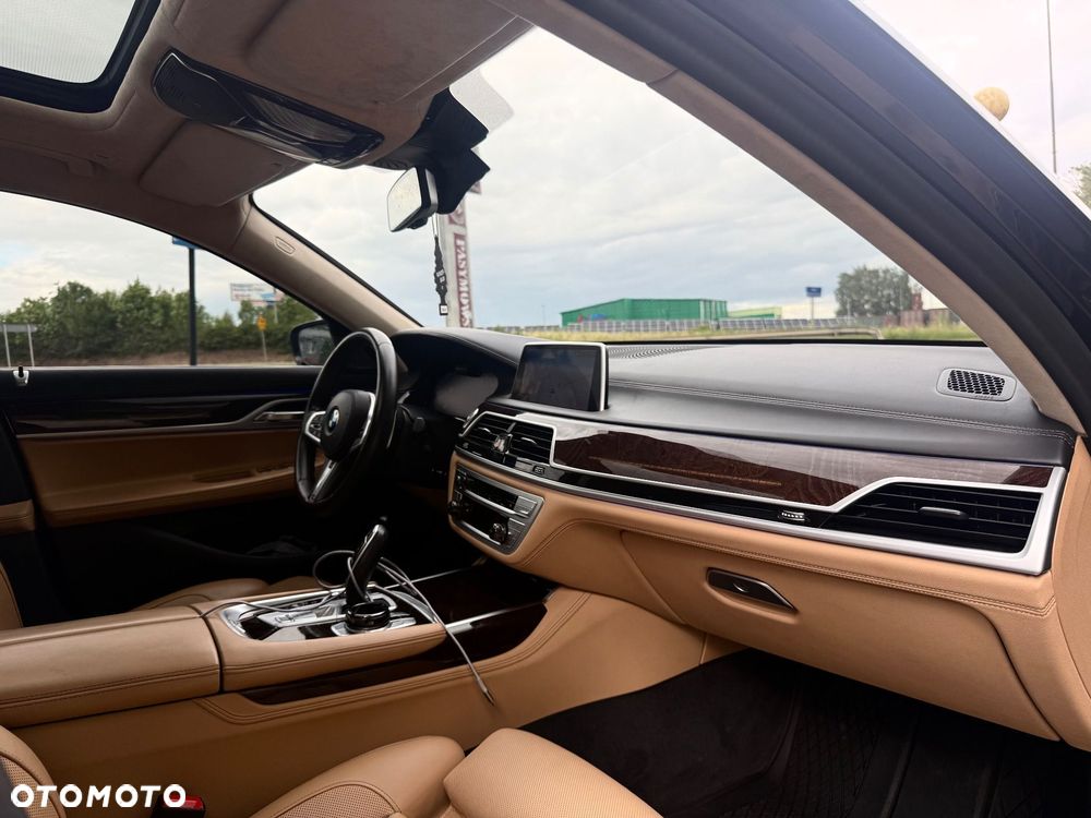 BMW Seria 7 750i xDrive sport - 11