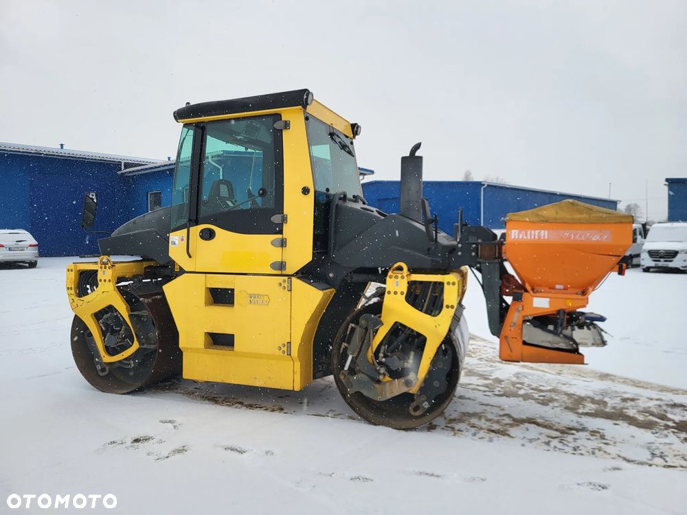 Bomag BW 154 AP 4 AM + rozsypywacz grysu z Niemiec - 7