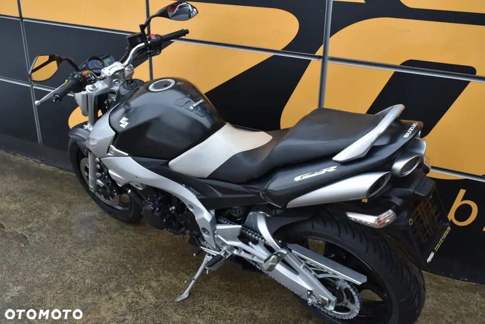 Suzuki GSR - 9