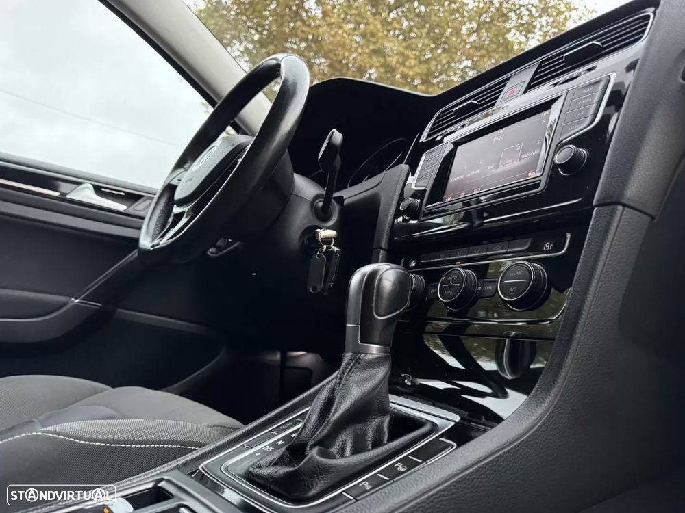 VW Golf Variant 1.6 TDi Highline DSG - 29
