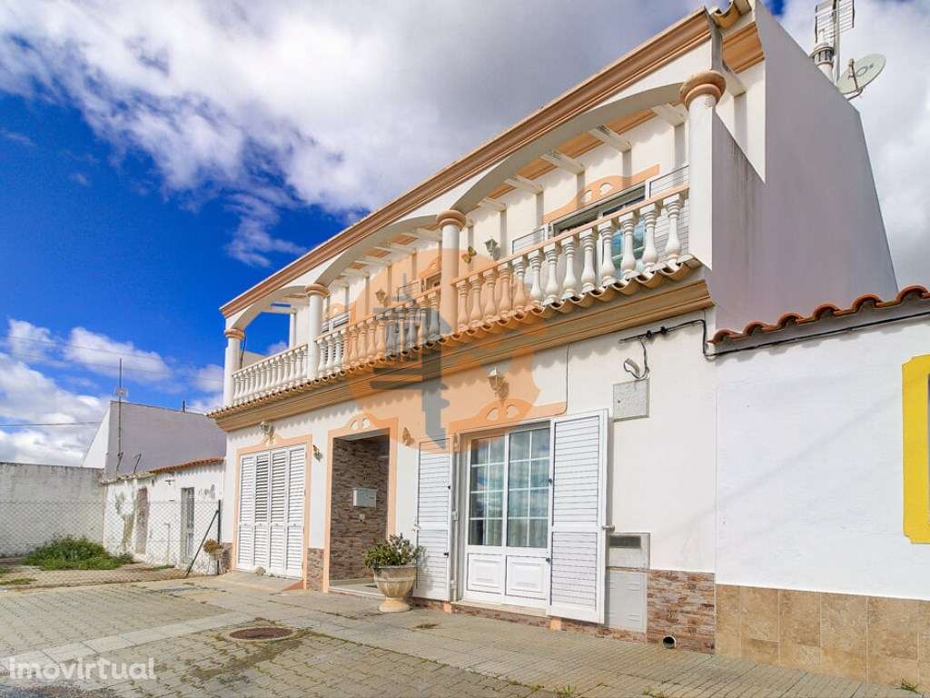 Moradia Mobilada de 2 Pisos com Quintal, BBQ e Deslumbrantes Vistas... - Grande imagem: 4/52