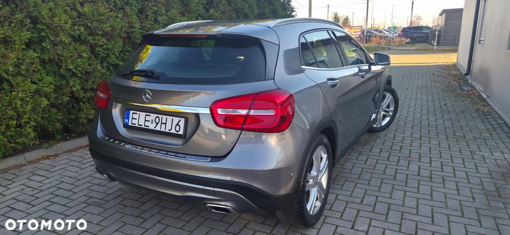 Mercedes-Benz GLA 250 7G-DCT StreetStyle - 10