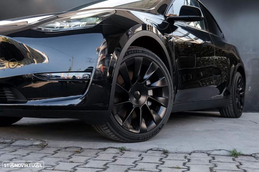 Tesla Model Y Long Range Dual Motor AWD - 19