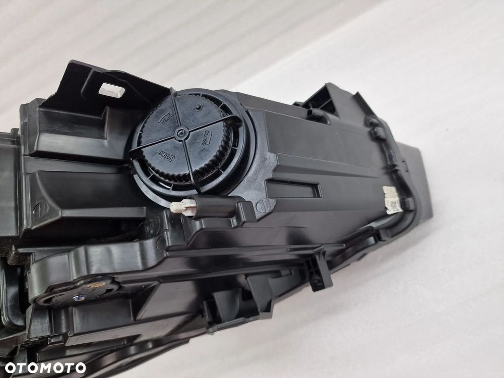 AUDI Q2 81A PRAWA LAMPA PRZEDNIA PRZÓD ZWYKŁA , NR 81A941004 , ŁADNA , NIEUSZKODZONA , NR AUKCJI LA772 - 11