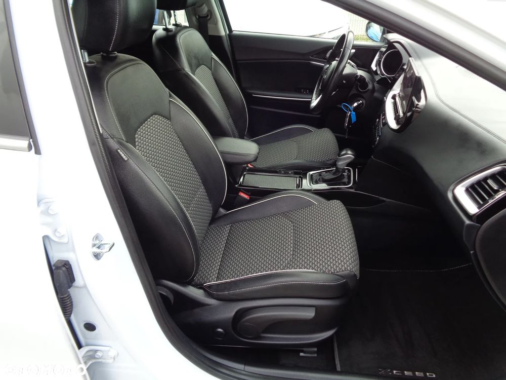 Kia XCeed 1.5 T-GDI Business Line DCT - 25