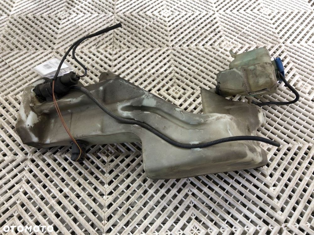 ZBIORNICZEK SPRYSKIWACZY  AUDI A4 B6 (8E2) 2000 - 2005 2.0 96 kW [130 KM] benzyna 2000 - 2004 - 2