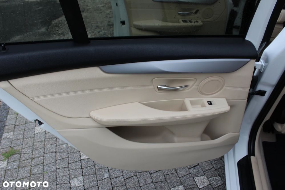 BMW Seria 2 218d Luxury Line - 17