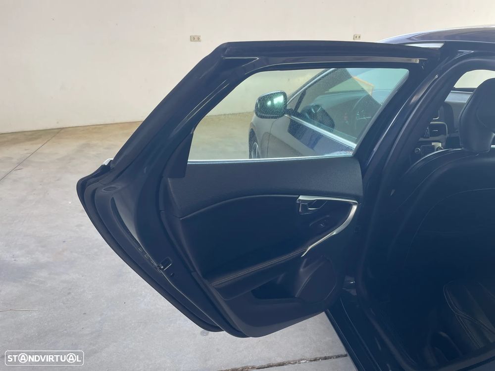Volvo V40 D2 R Design - 13