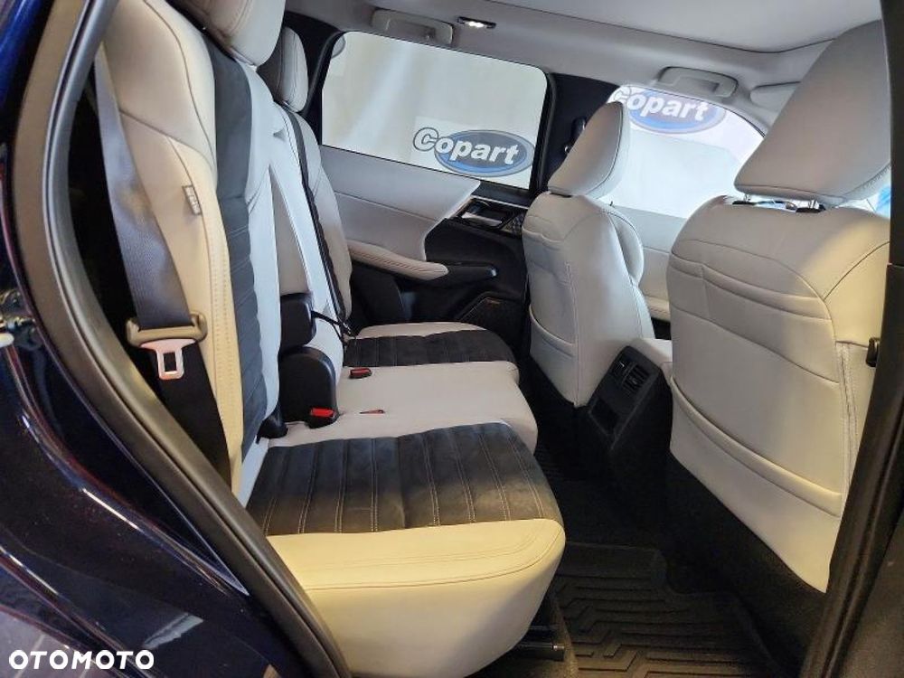 Mitsubishi Outlander - 10
