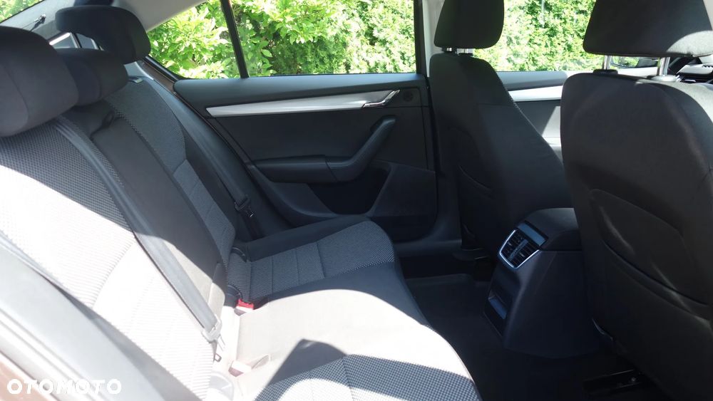Skoda Octavia 1.4 TSI Ambition - 14