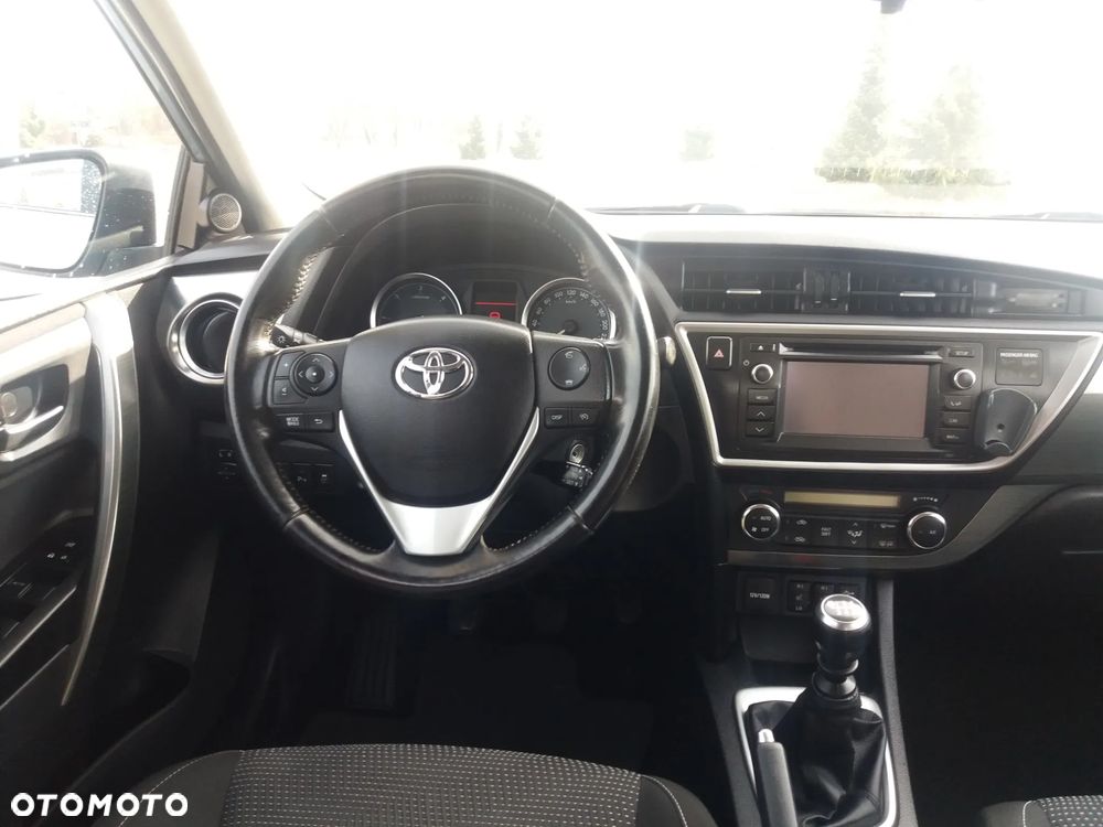 Toyota Auris 2.0 D-4D Dynamic - 10