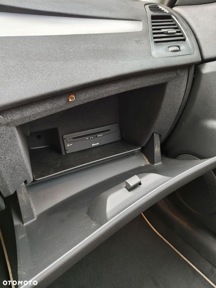 Renault Laguna V6 dCi 235 FAP GT - 9