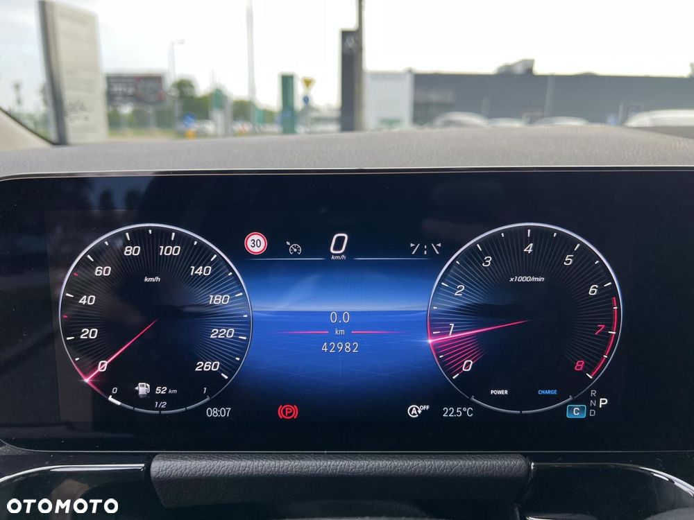 Mercedes-Benz GLA - 13