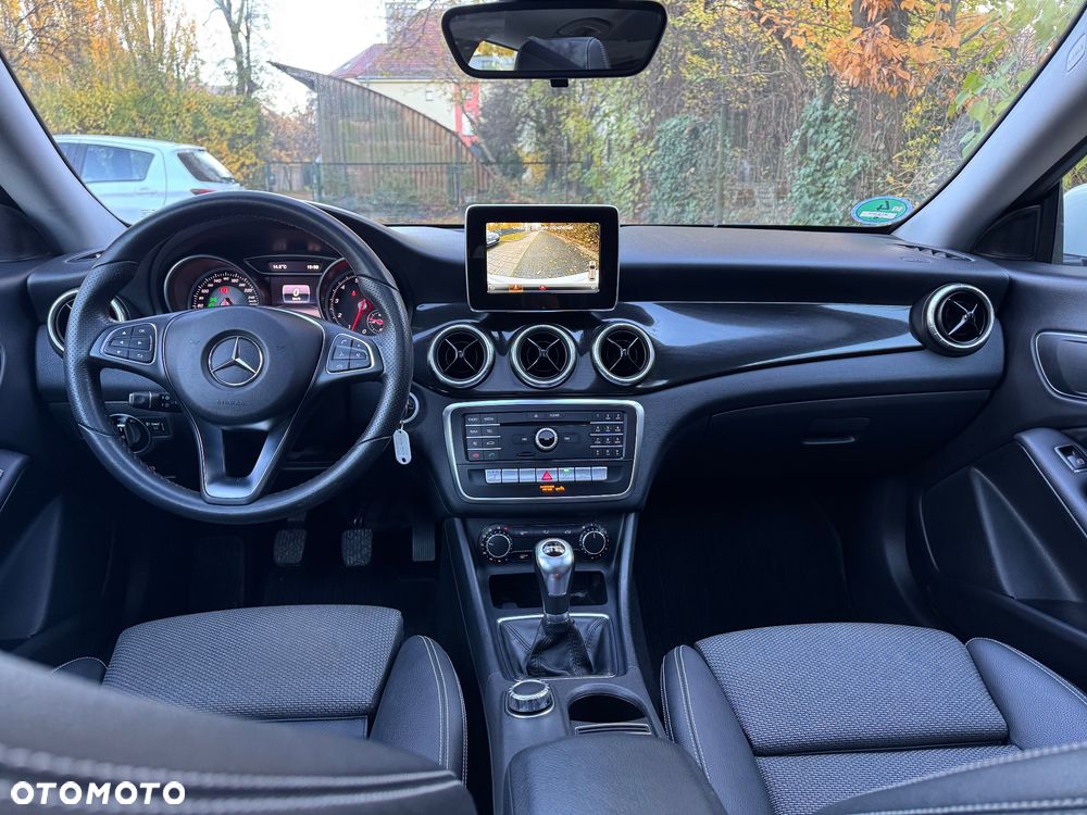 Mercedes-Benz CLA Shooting Brake 200 AMG Line - 24