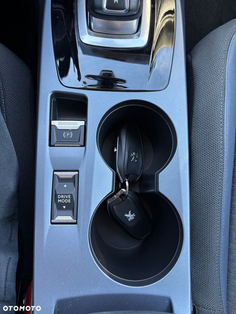 Peugeot 2008 PureTech 130 EAT8 Allure - 19