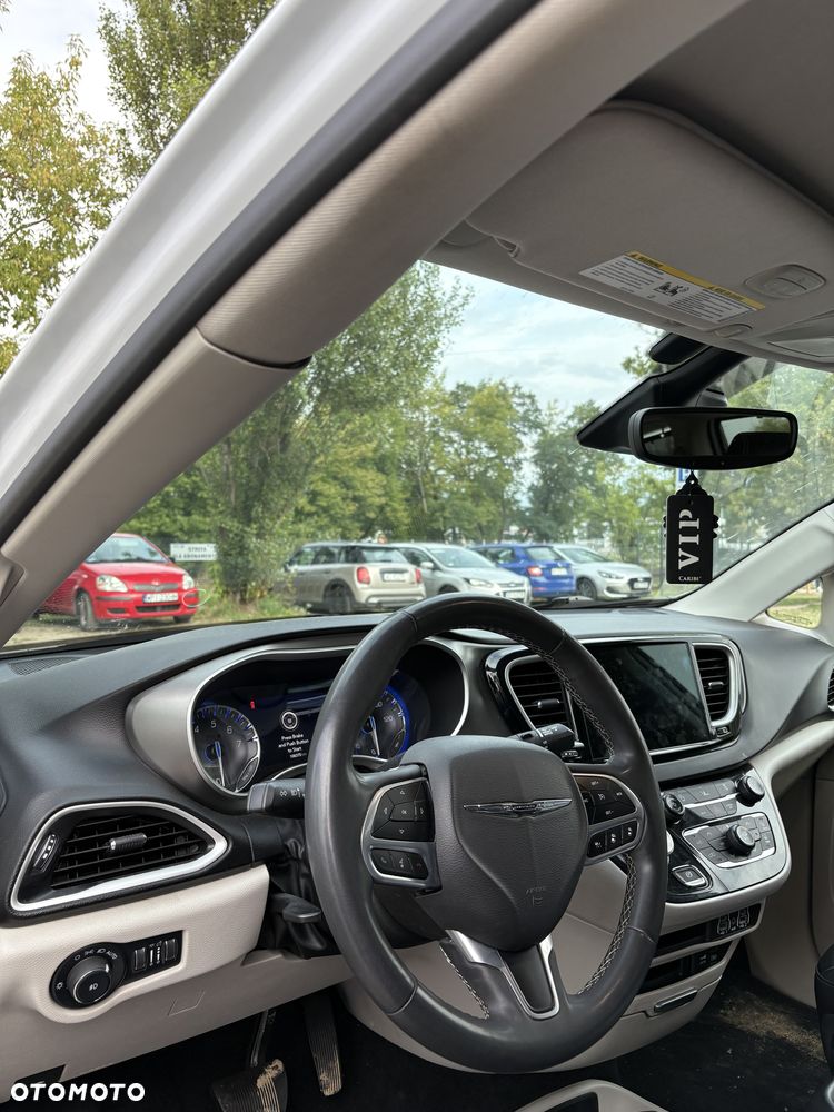 Chrysler Pacifica - 5