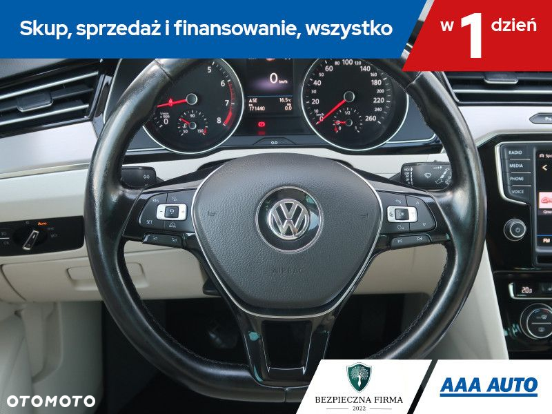 Volkswagen Passat - 17