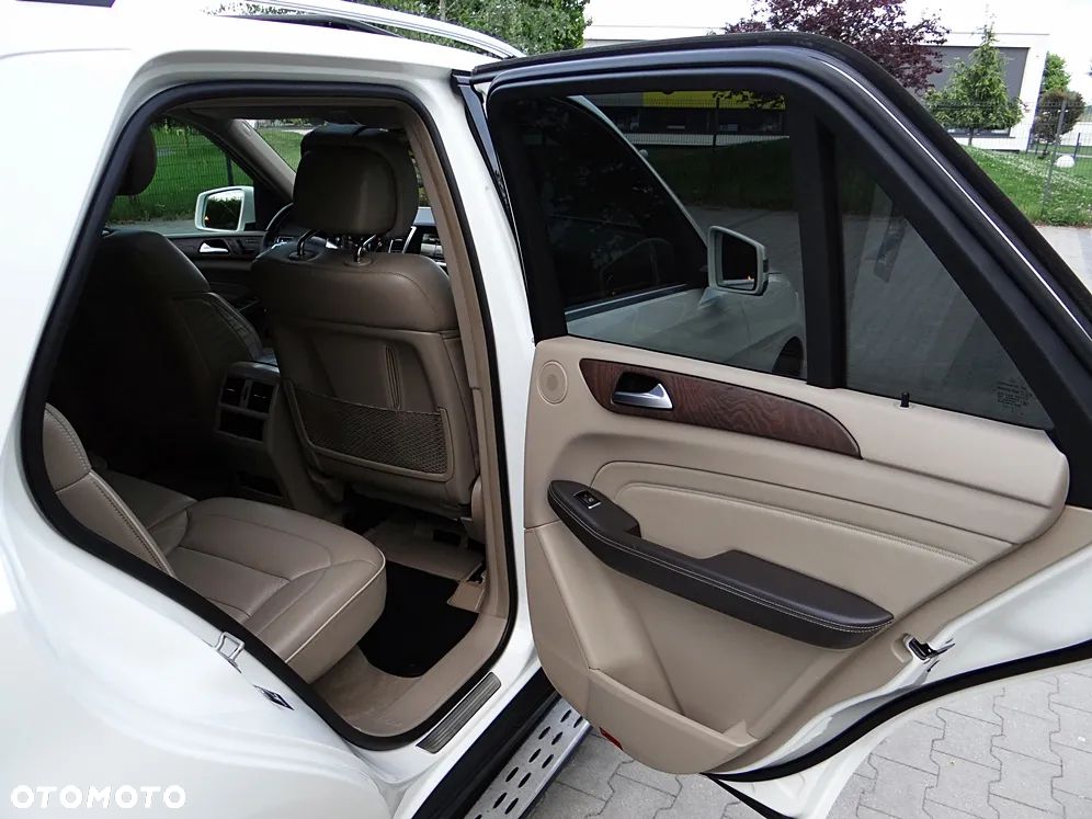 Mercedes-Benz ML 350 BlueTEC 4MATIC 7G-TRONIC - 38