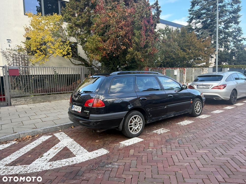 Toyota Avensis 2.0 Sol - 5