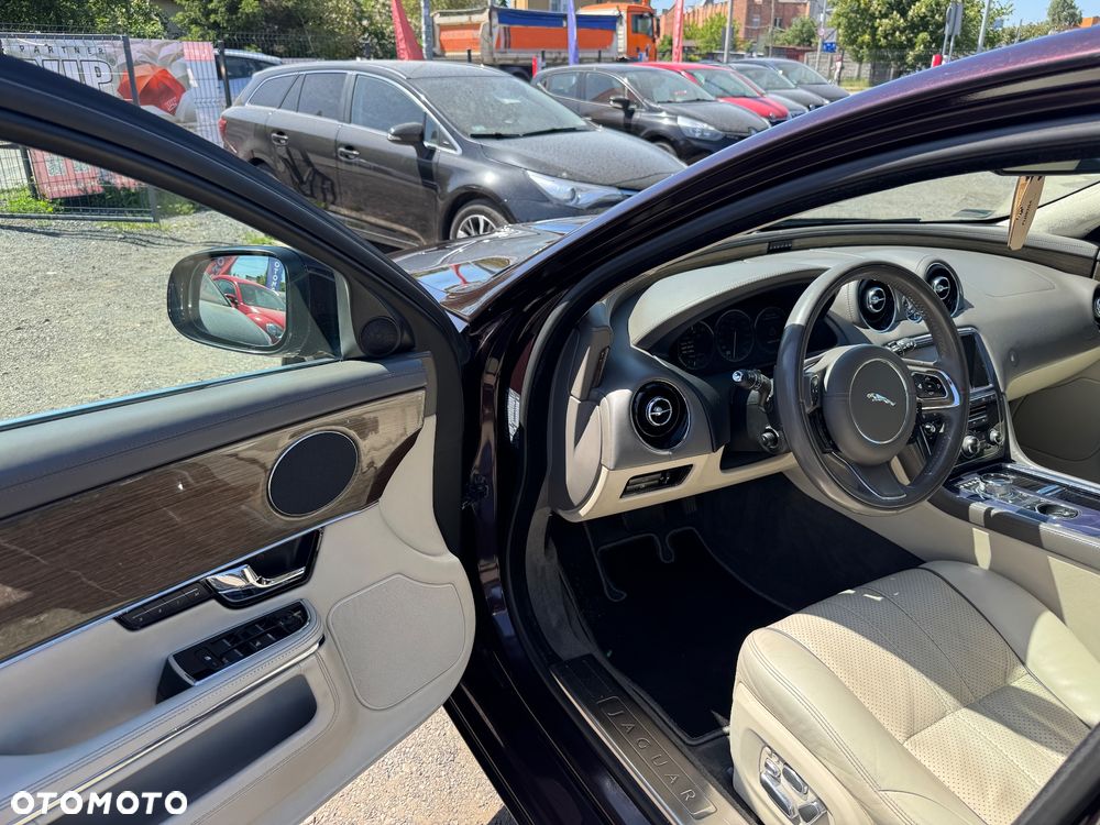 Jaguar XJ 3.0 D V6 LWB Premium Luxury - 33