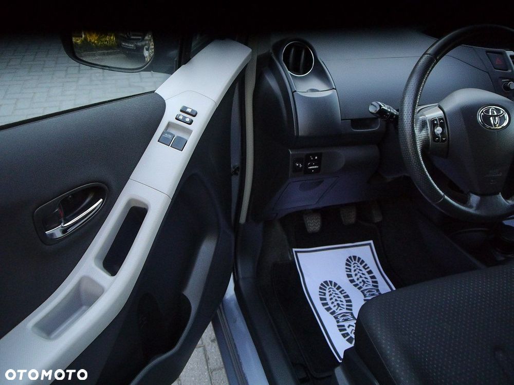 Toyota Yaris 1.33 VVT-i Executive - 33