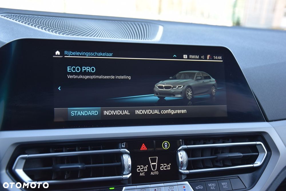 BMW Seria 3 318d Edition M Sport Shadow - 24