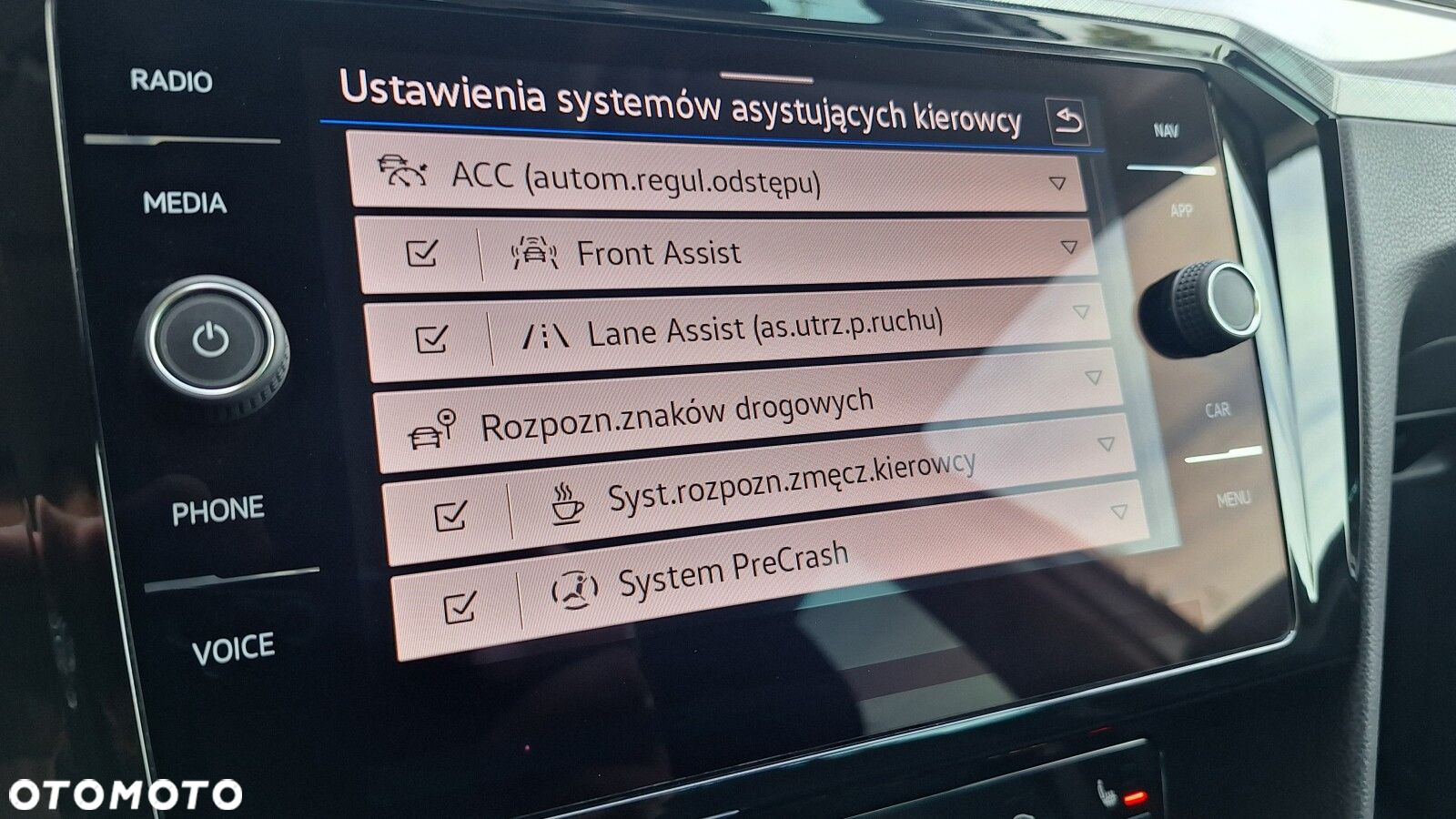 Volkswagen Passat - 26
