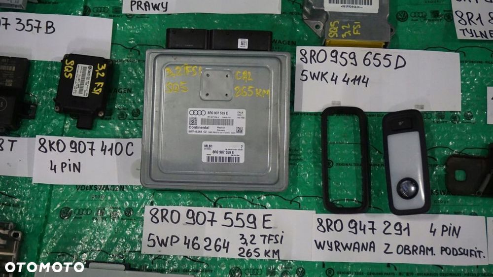 WŁĄCZNIK PRZYCISK ŚWIATEŁ AWARYJNYCH AUDI Q5 3.2 - 12