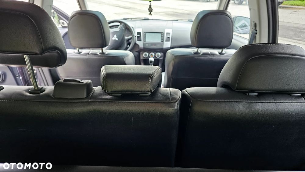 Mitsubishi Outlander 2.0 DID Instyle NAVI - 7