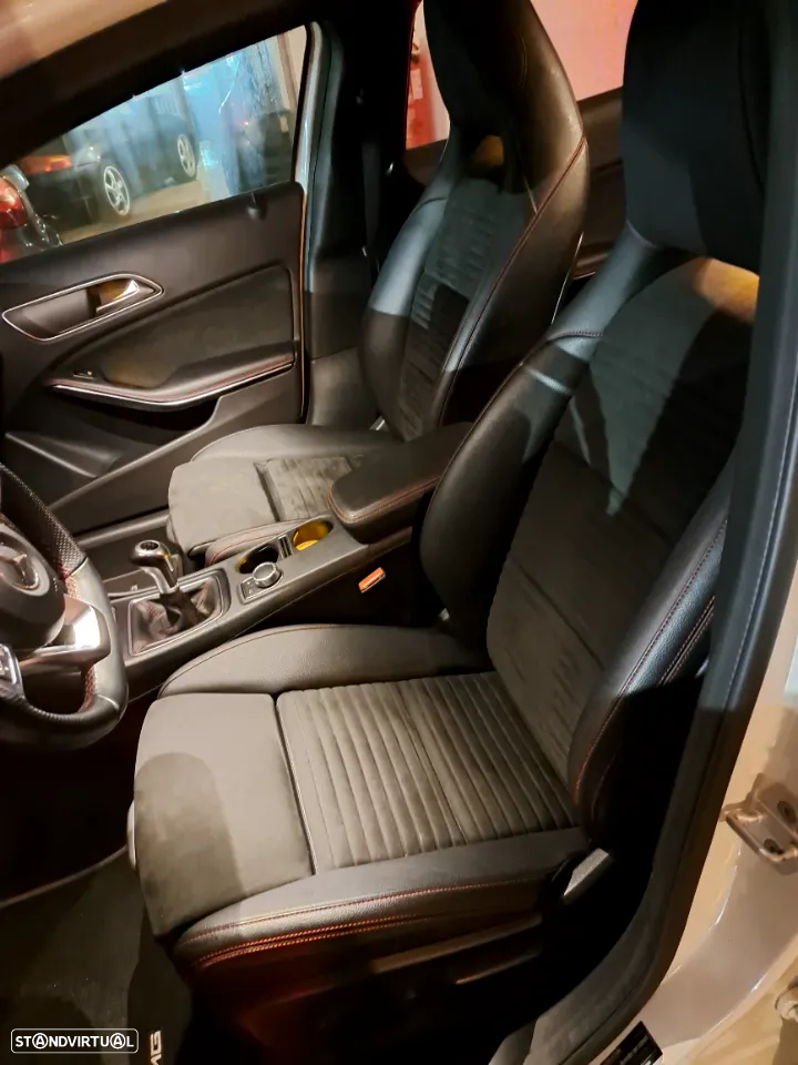 Mercedes-Benz GLA 180 d AMG Line - 34