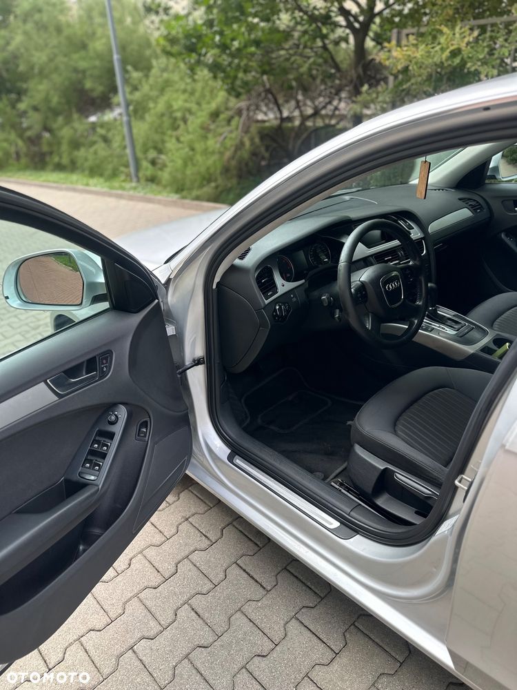 Audi A4 Limousine - 8