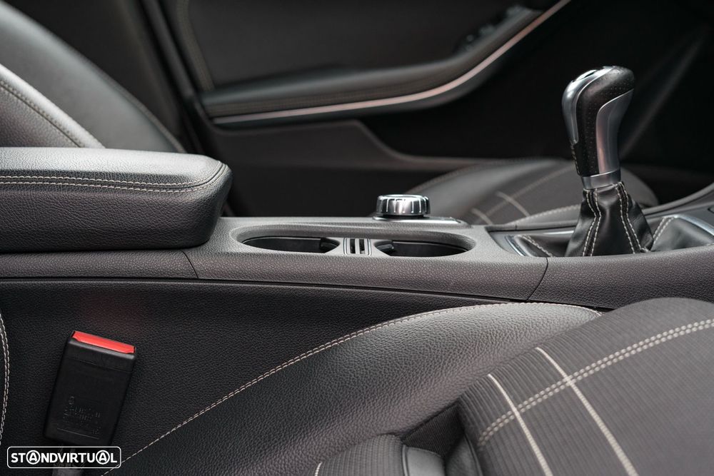 Mercedes-Benz CLA 200 Shooting Brake d Urban - 30