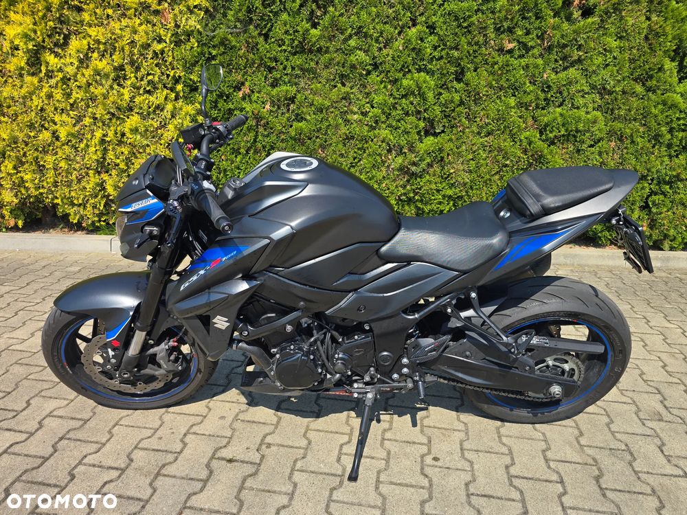 Suzuki GSX - 20