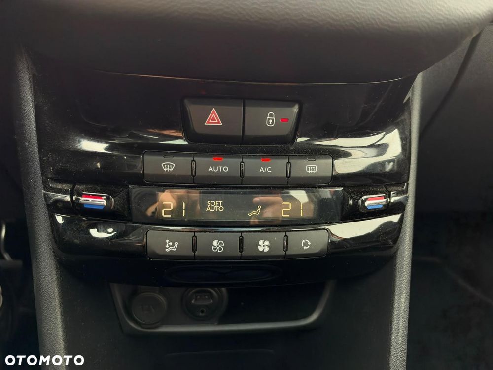 Peugeot 208 1.2 VTi Allure - 18