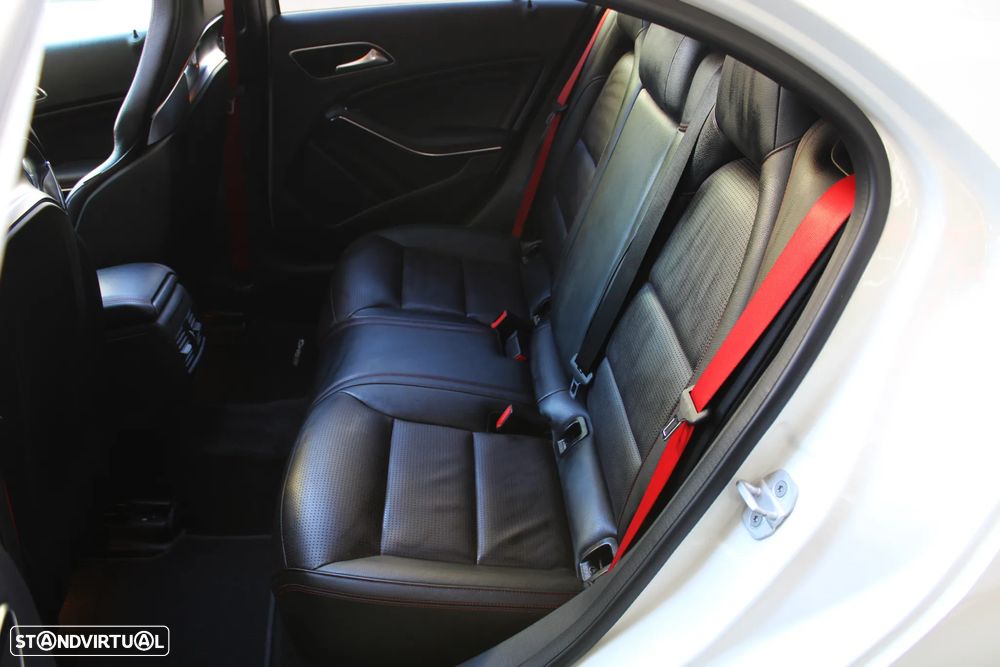 Mercedes-Benz A 45 AMG 4Matic Speedshift 7G-DCT - 25