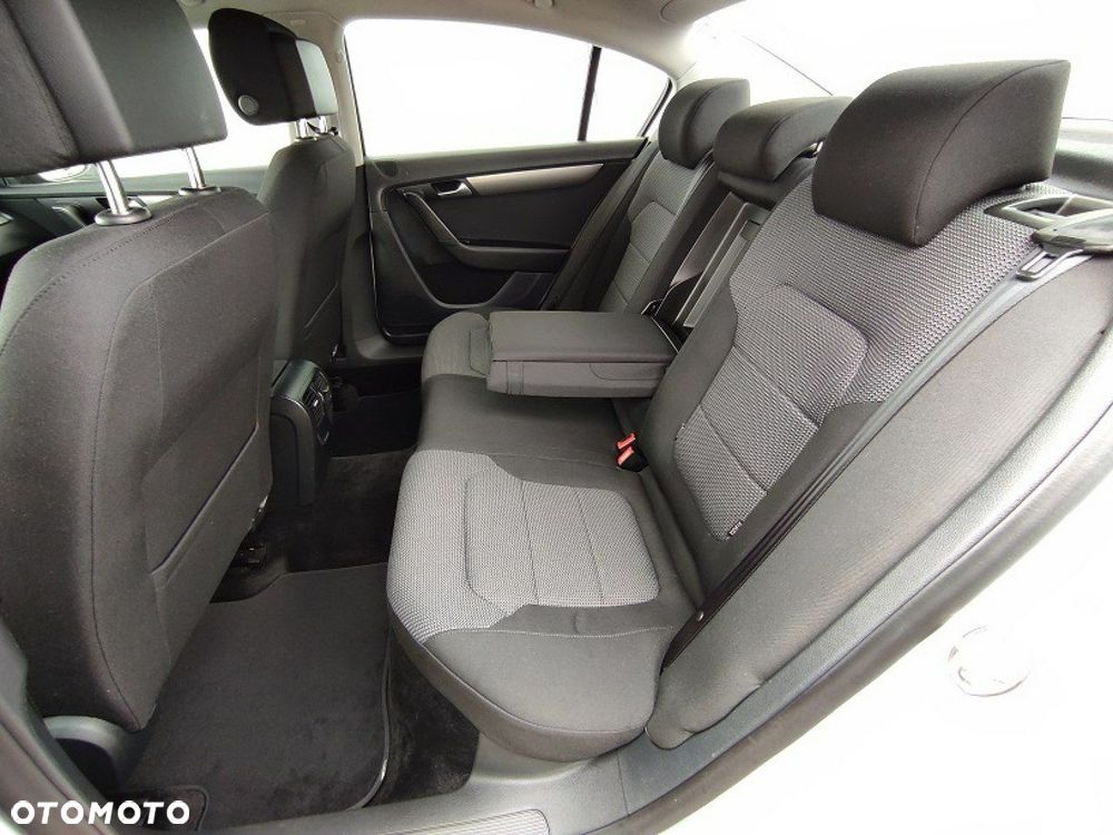 Volkswagen Passat - 14