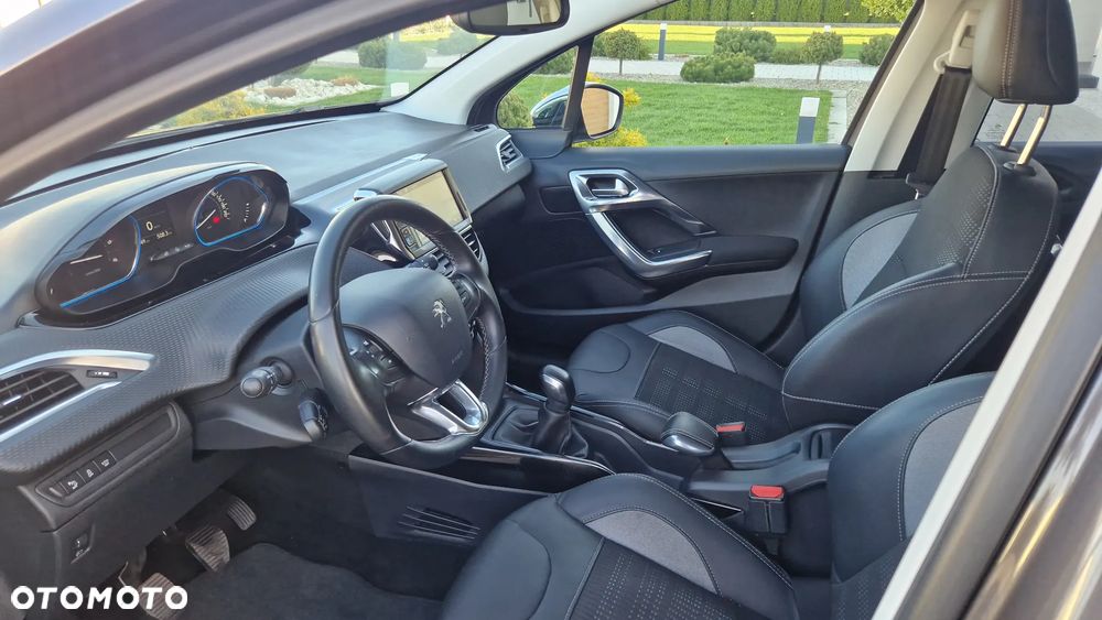 Peugeot 2008 1.6 BlueHDi Allure S&S - 13