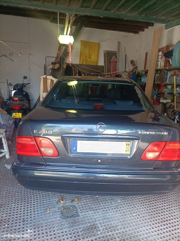 Mercedes-Benz E 200 1998 photo 4