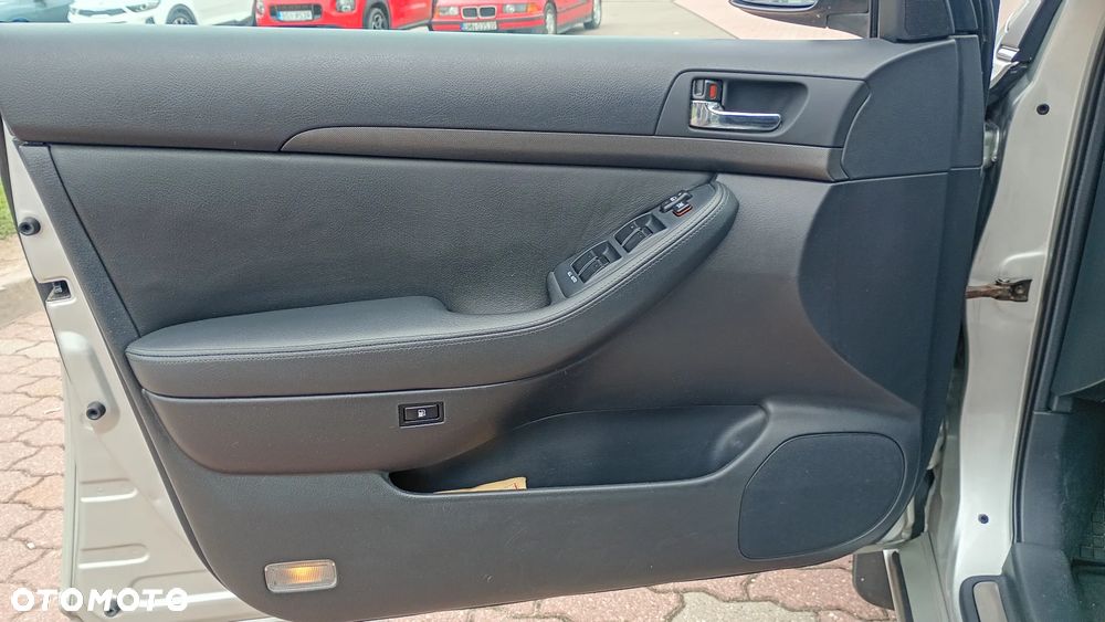 Toyota Avensis 2.0 VVT-i Automatik Executive - 27