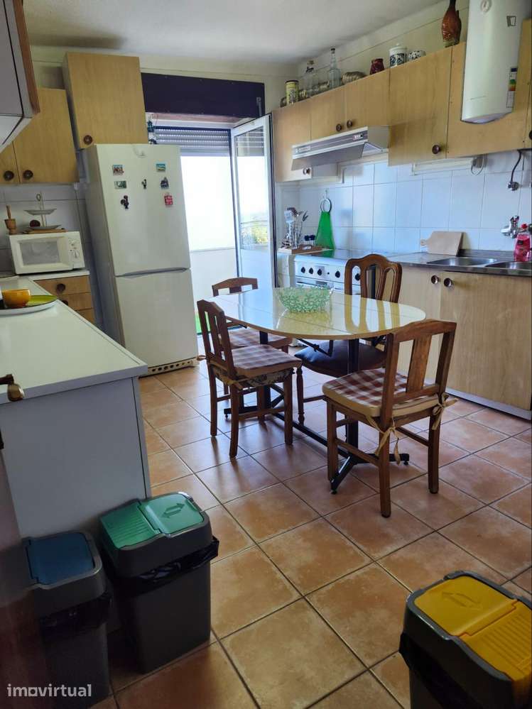 Quarto - localizado em Guarda - Grande imagem: 4/13