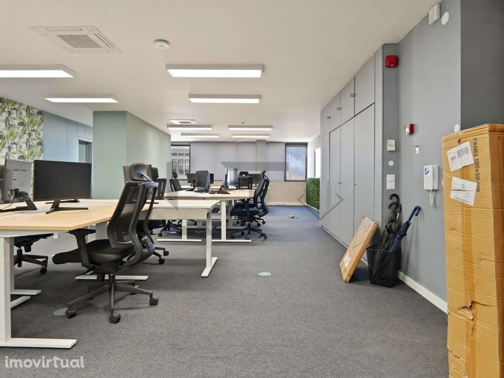 Escritório Totalmente Equipado com 2 Gabinetes Privados, Sala de Re... - Grande imagem: 4/23