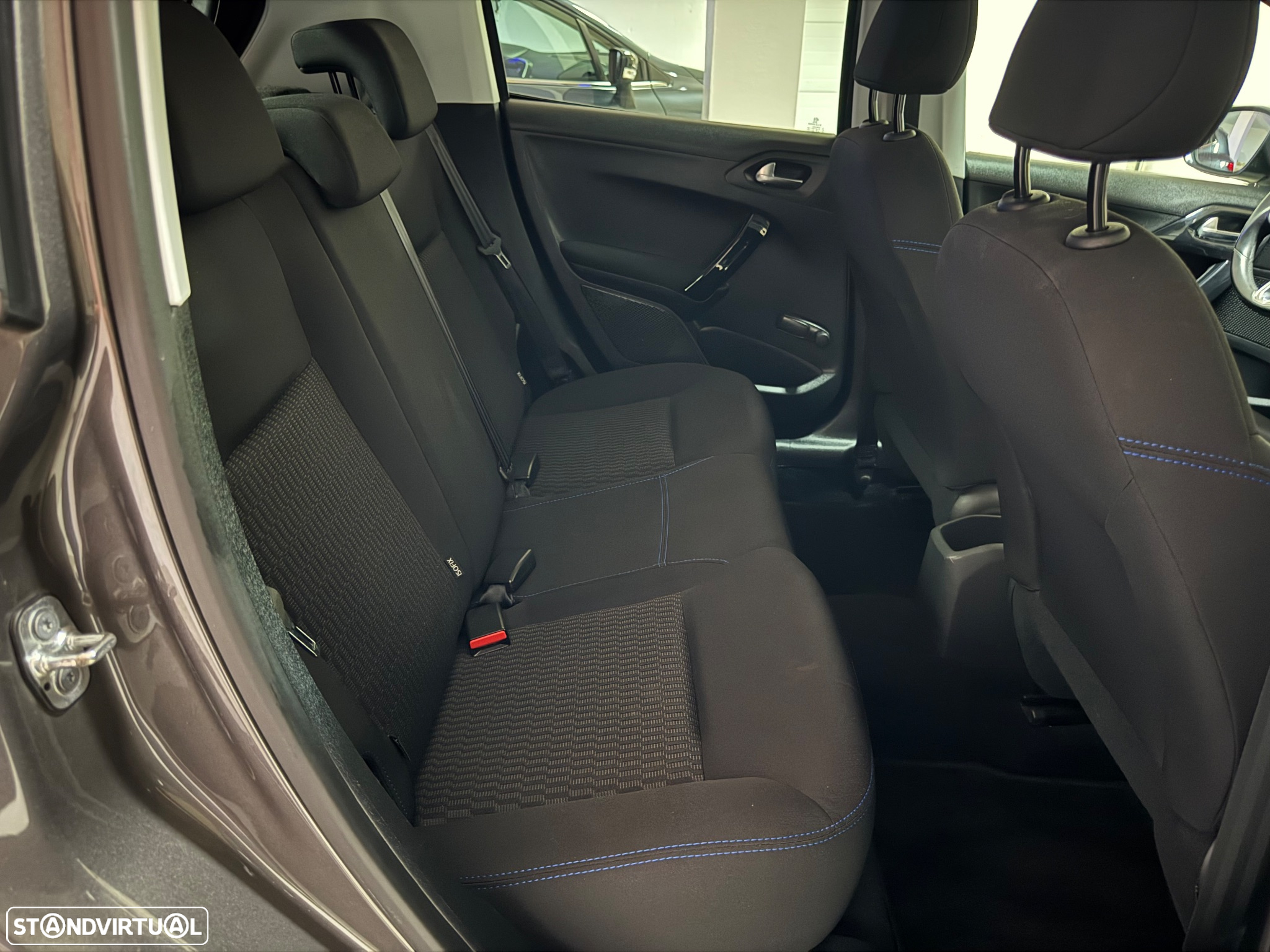 Peugeot 208 1.6 BlueHDi Style - 39
