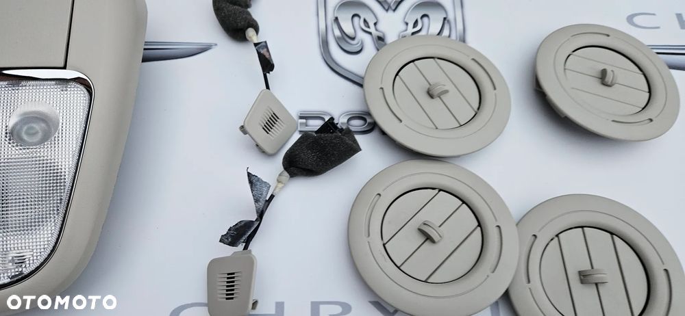 Dodge Durango III 2017- Osłona przeciwsłoneczna Słonecznik Daszek Oświetlenie kabiny Lampka podsufitki - 2