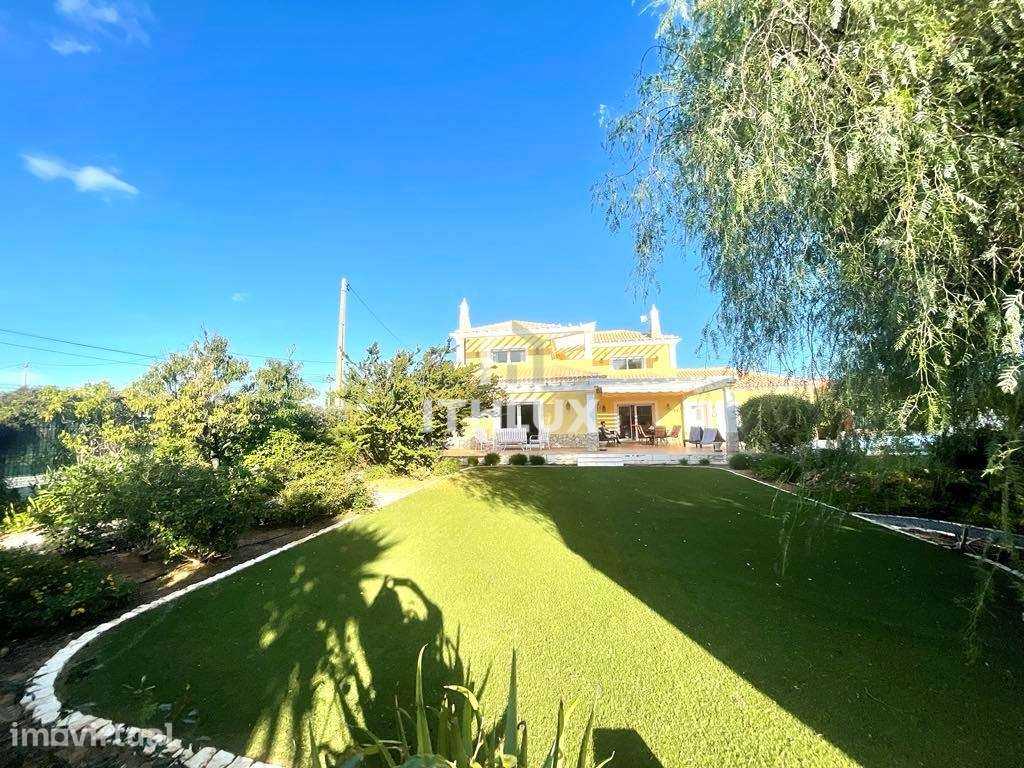 Elegante Moradia T4 Perto de Vila Nova de Cacela com Piscina e Garage - Grande imagem: 3/38