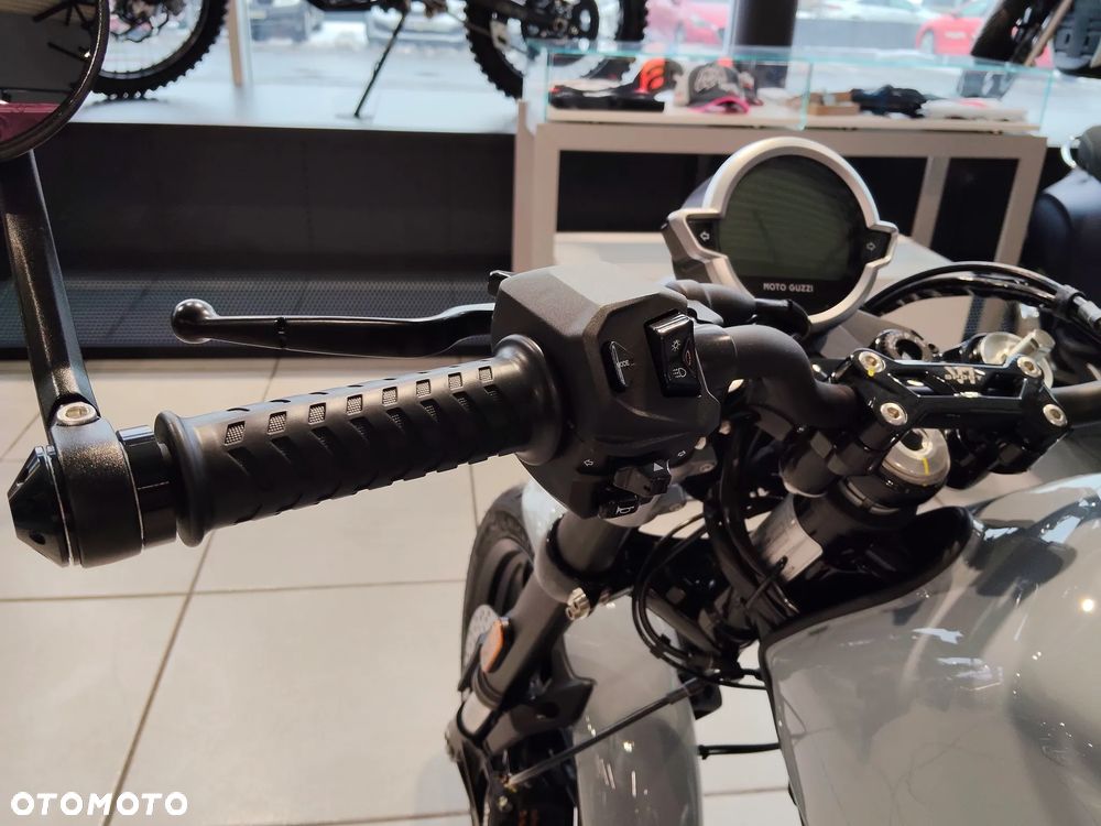 Moto Guzzi V7 - 8