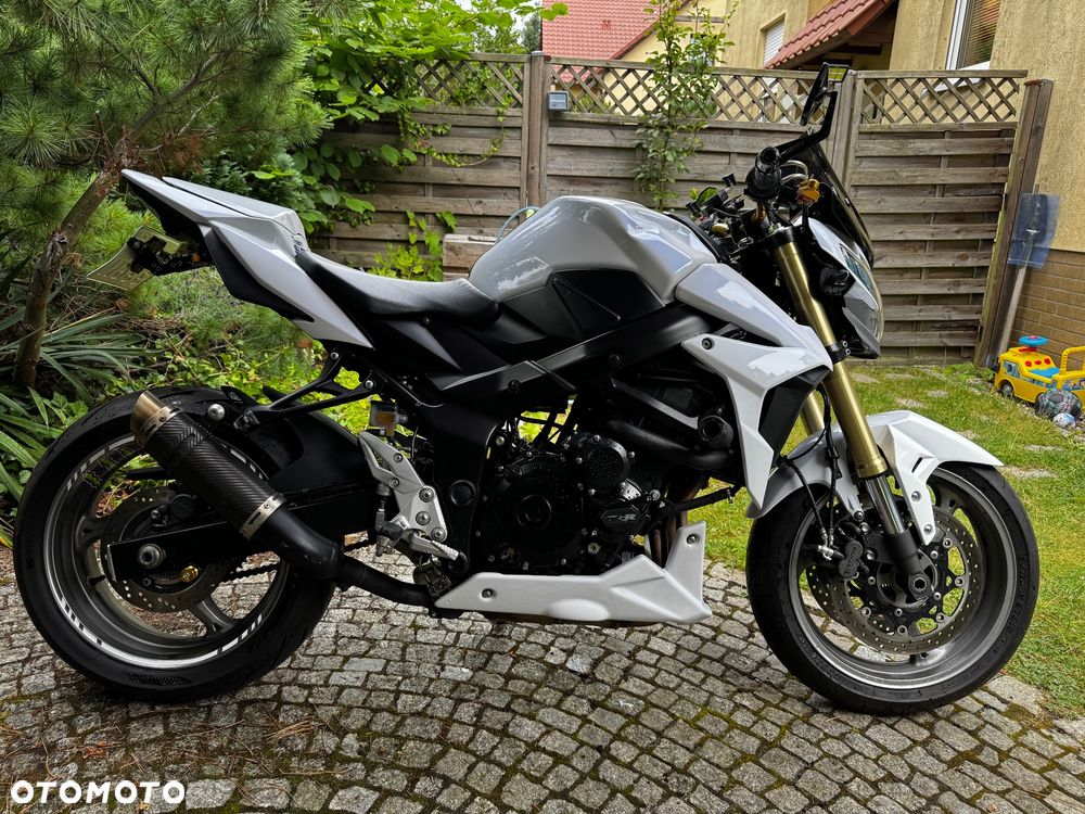 Suzuki GSR - 1