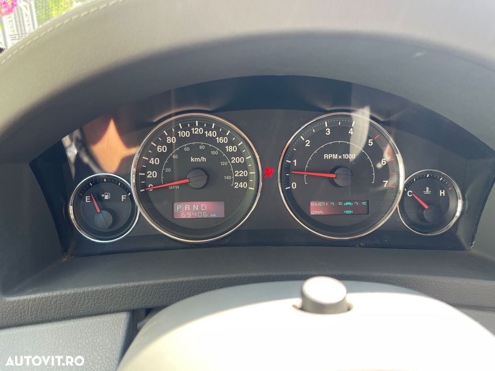 Jeep Grand Cherokee - 8