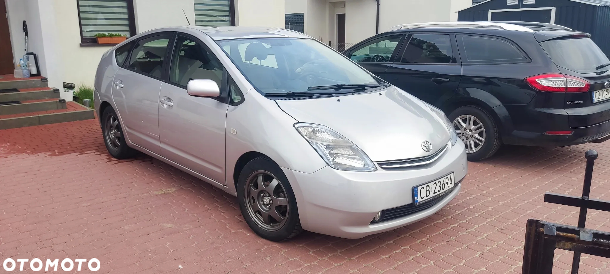 Toyota Prius ver--hybrid-executive - 2